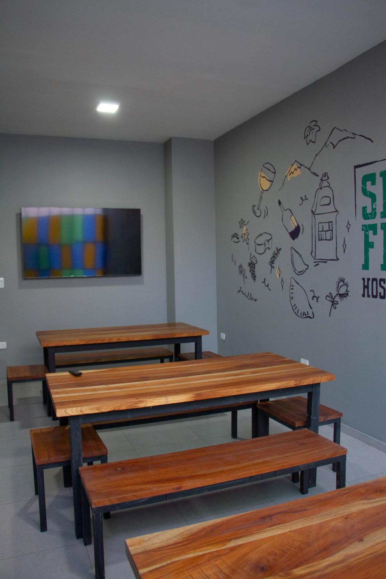 Sin Fin Hostel Mendoza Exterior photo